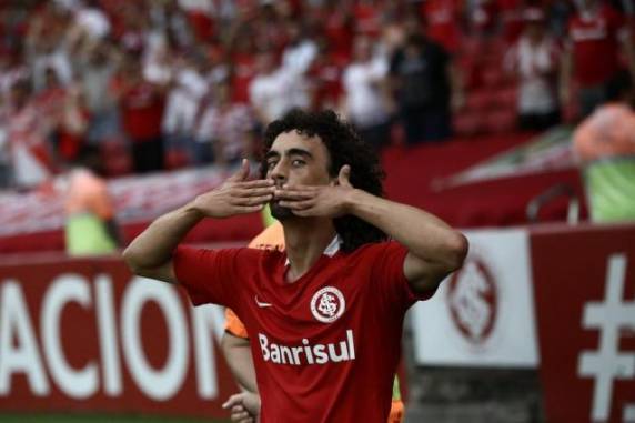 Meia-atacante fez jogada 

individual que resultou no gol da vitória