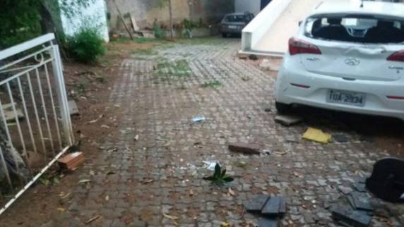 Grupo depreda casa de família considerada autora de drone no Beira-Rio; VEJA VÍDEO - foto 3
