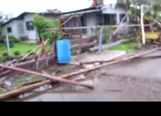 Ventos
destelham casas e garagem de prefeitura no extremo Sul de SC - foto 2