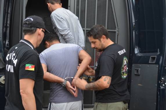 Operação Masmorra da Polícia Civil cumpriu dois mandados de buscas em Três de Maio - foto 4