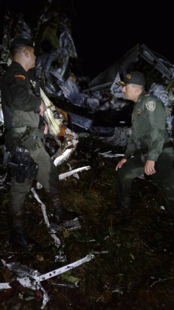 Torcedores da Chapecoense fazem vigília em frente à sede do time - foto 3