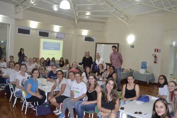 Atividade pedagógica reuniu professoras 

da Educação Básica e Infantil e acadêmicos do curso de Licenciatura Plena em Pedagogia