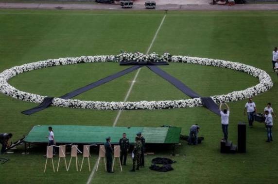 Chapecó e Medellín têm homenagens às vítimas de acidente - foto 2