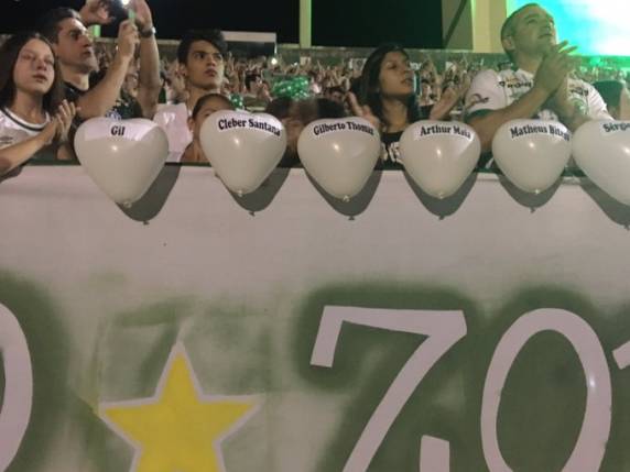 Chapecó e Medellín têm homenagens às vítimas de acidente - foto 3