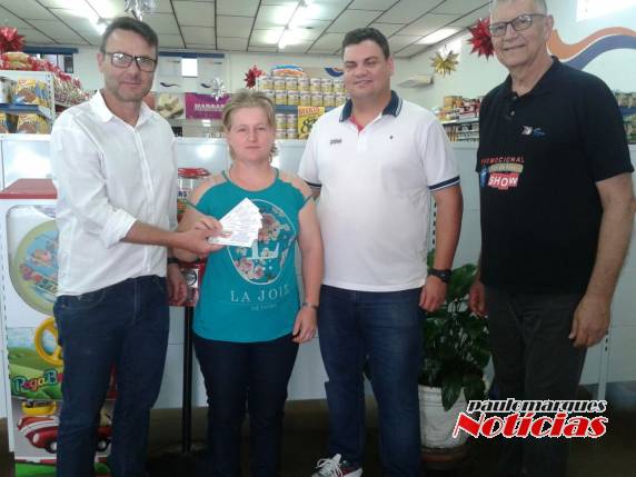 Contemplados recebem vales-compras do Promocional Três de Maio é Show - foto 3