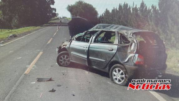 Veículo capota e duas pessoas ficam feridas na RS-342 em 

Horizontina - foto 2