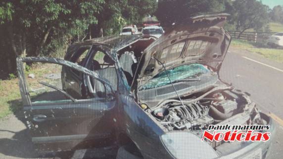 Veículo capota e duas pessoas ficam feridas na RS-342 em 

Horizontina - foto 3