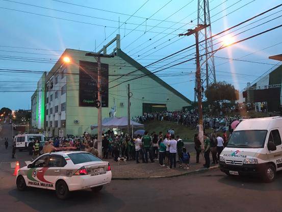 Cerimônia está prevista para começar no fim da manhã deste sábado (3)
