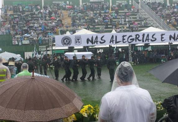Mortos em tragédia na Colômbia receberam homenagens na Arena Condá
