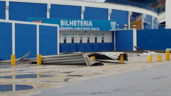 Ciclone causa destruição na Ressacada e outros pontos de Florianópolis - foto 2