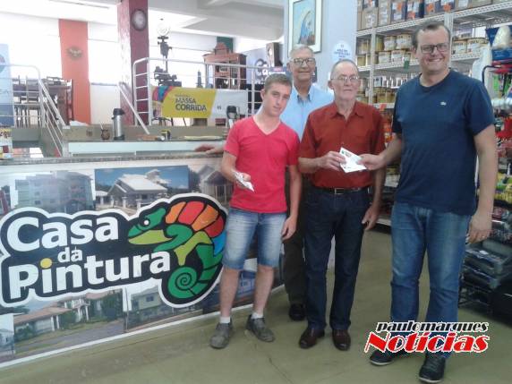 Farmácia Cruz Azul e Casa da
Pintura entregam vales-compras do Promocional Três de Maio é Show - foto 3