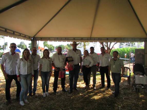 Representantes de São José
do Inhacorá estiveram presentes na Feira De negócios do Paraguai - foto 2