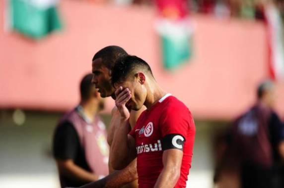 Time de Lisca não suportou a pressão no Giulite Coutinho, no RJ