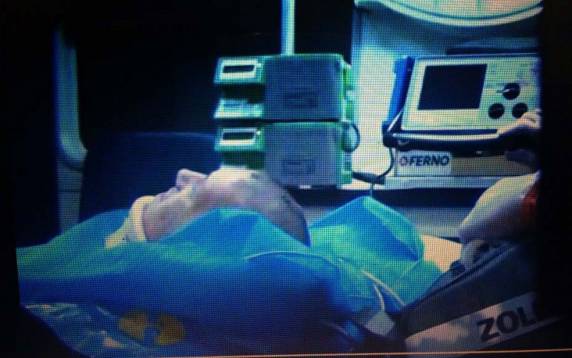 Jogador que teve perna amputada na Colômbia chegou à capital paulista na madrugada desta terça e foi internado no Hospital Albert Einstein. Ele será 

operado na coluna esta tarde