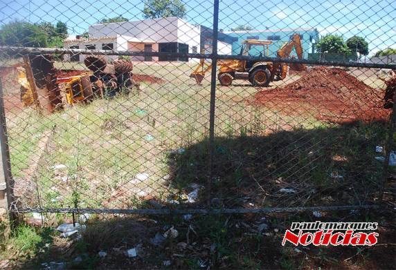 Trator da prefeitura de Três de Maio tomba durante
execução de serviço; VEJA VIDEO - foto 5