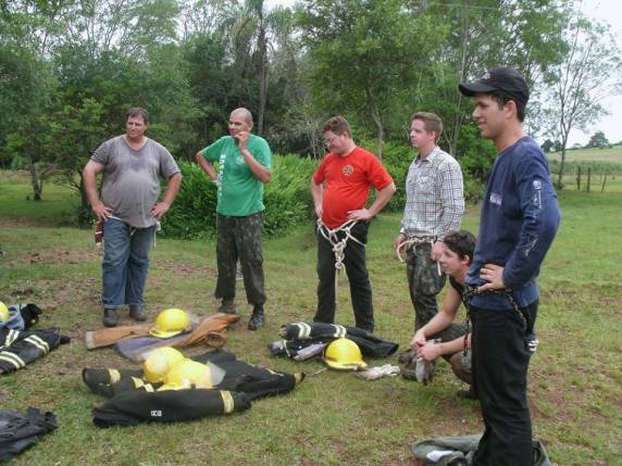 Treinamento dos Novos Bombeiros Voluntários de Três de Maio - foto 7