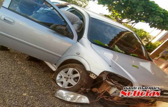 Jovem perde o
controle da direção e bate com veículo em moradia em Três de Maio - foto 2