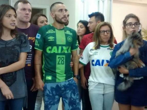 Após receber alta de hospital, Alan Ruschel
chega a Nova Hartz, no RS - foto 2