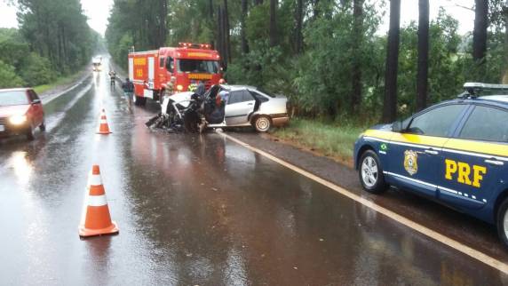 Três pessoas ficaram feridas depois de uma
saída de pista na BR-285 em Panambi - foto 5