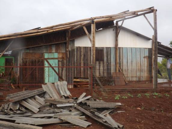 Vendaval deixa rastro de destruição em Tiradentes do Sul - foto 8