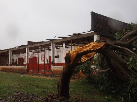 Vendaval deixa rastro de destruição em Tiradentes do Sul - foto 7