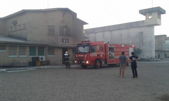 Incêndio atinge presídio durante rebelião de presos em Uruguaiana - foto 5