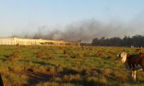 Incêndio atinge presídio durante rebelião de presos em Uruguaiana - foto 4