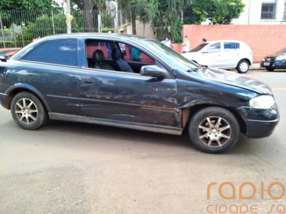 Colisão no centro de Santo Ângelo deixa veículo parcialmente destruído - foto 5
