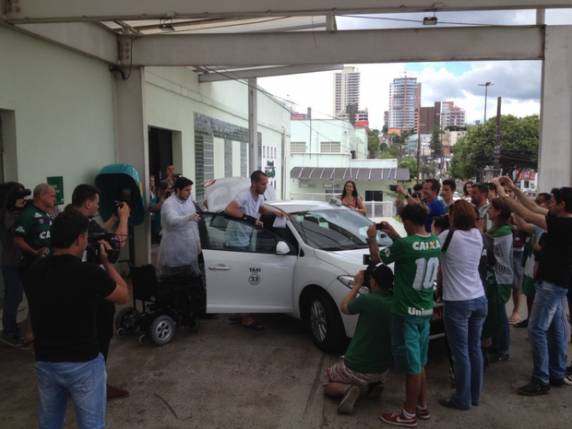 Jogador saiu do Hospital Unimed na tarde desta 

quinta (22)