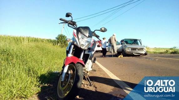 Três feridos em
acidente com quatro veículos, em Frederico Westphalen - foto 4