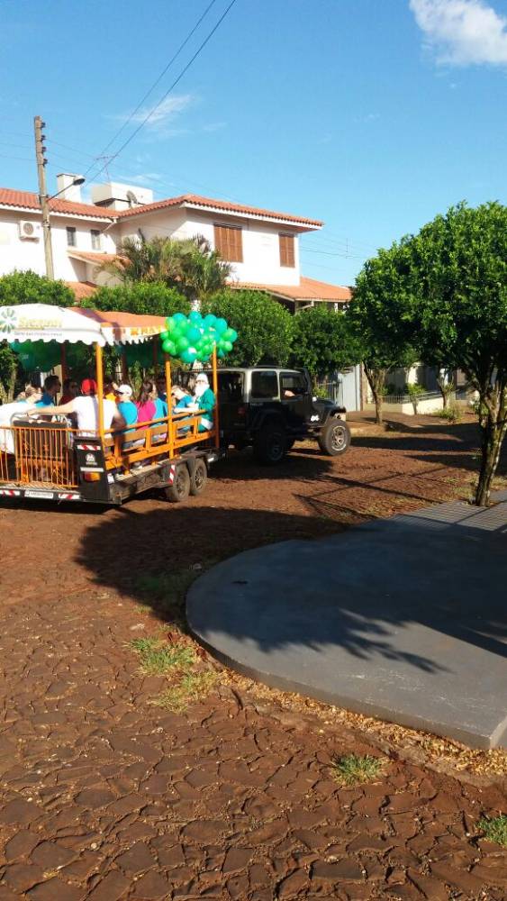 Grupo Knatsc Klub e Unimed visitam bairros de Três de Maio com Papai Noel - foto 7