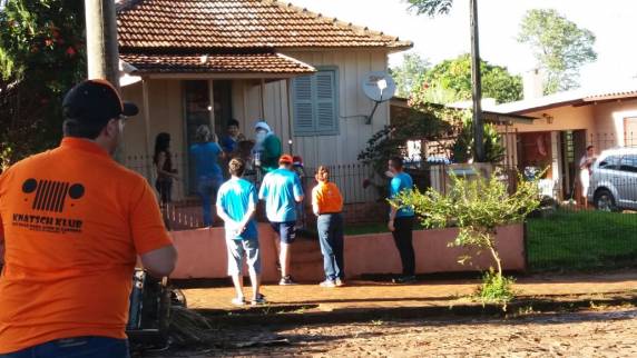 Grupo Knatsc Klub e Unimed visitam bairros de Três de Maio com Papai Noel - foto 4