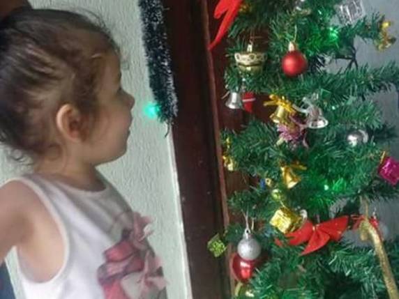 Catarinense Nicolly passou a enxergar em março, aos 2 anos, após cirurgia