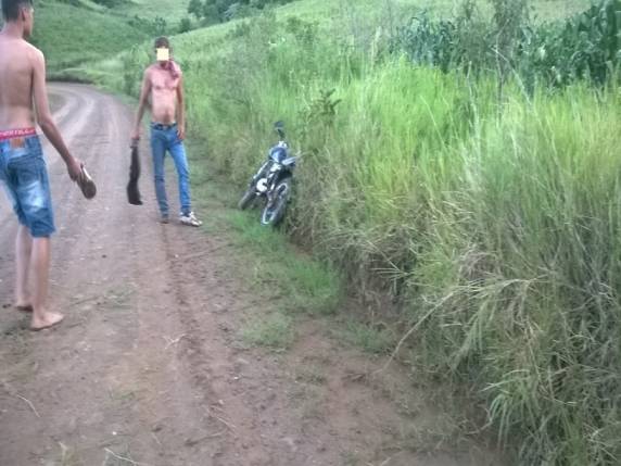 Moradores afirmaram ter visto duas pessoas na moto