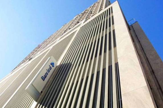 Valores foram debitados das contas de quem antecipou recebimento do 13º