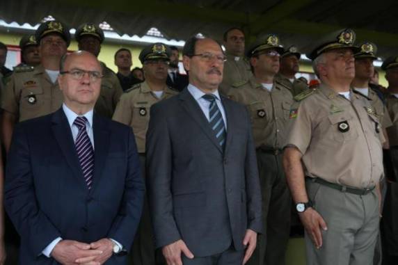 Após o ocorrido, governador deixou rapidamente a Academia de Polícia Militar, na zona leste de 

Porto Alegre, sem falar com a imprensa