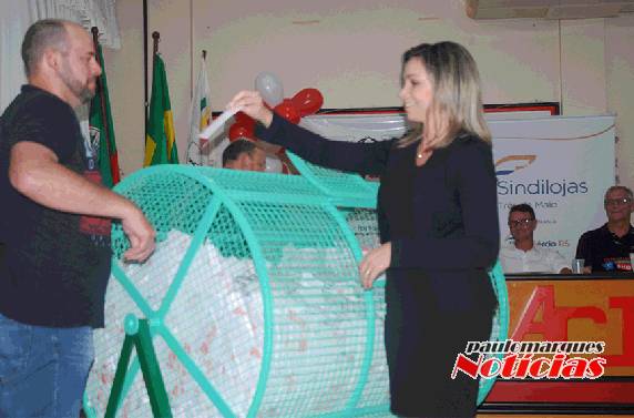 Escola Helen Keller
(APAE) leva a moto do Promocional Três de Maio é Show; VEJA VÍDEO - foto 3