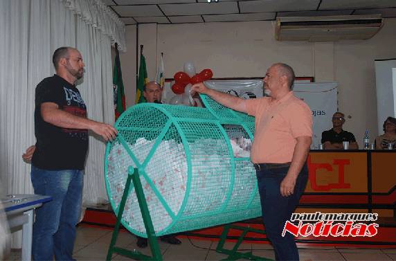 Escola Helen Keller
(APAE) leva a moto do Promocional Três de Maio é Show; VEJA VÍDEO - foto 4