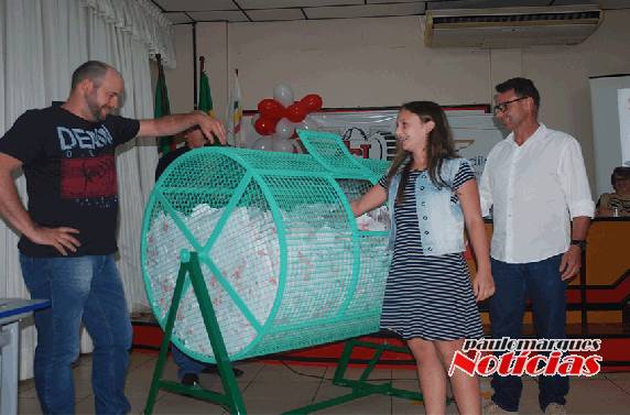 Escola Helen Keller
(APAE) leva a moto do Promocional Três de Maio é Show; VEJA VÍDEO - foto 5