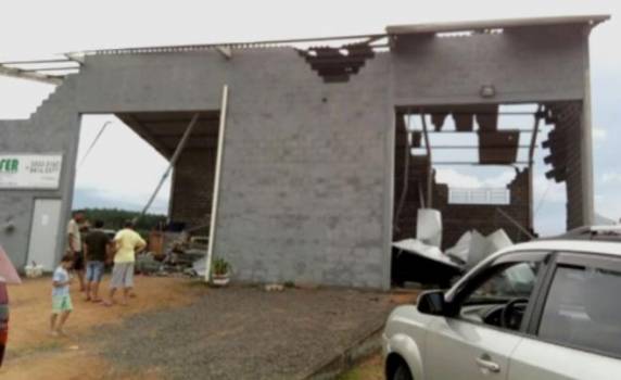 Ventos deixaram estragos em Rodeio do Vale do Itajaí