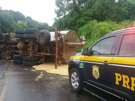 Ao menos 9 morrem em acidentes nas rodovias de SC na sexta-feira - foto 2
