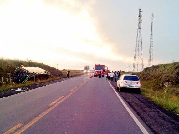 Motorista do veículo morreu na hora da colisão, conforme o CRBM