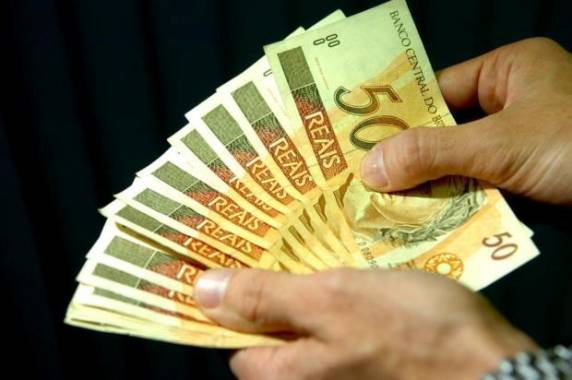 O valor passa de R$ 880 para R$ 

937