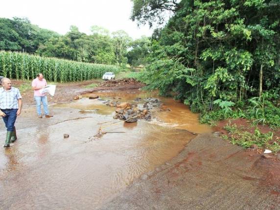 Tempestade durou cerca de 1h30 na virada do ano, informou prefeitura