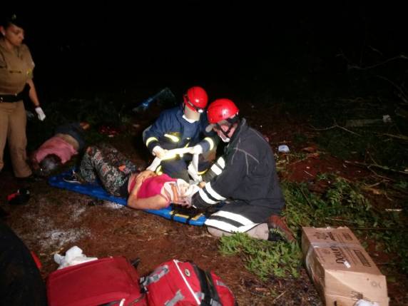 Passageiros morrem após ônibus sair de pista em rodovia do Paraná - foto 2