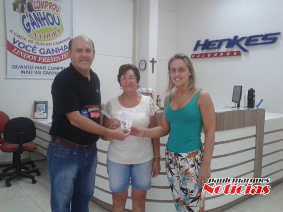 Mais contemplados recebem prêmios do 

Promocional Três de Maio é Show - foto 2
