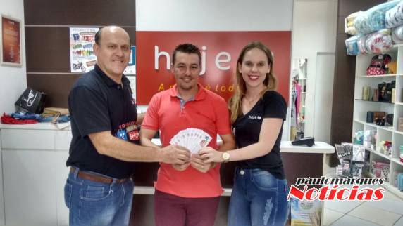Mais contemplados recebem prêmios do 

Promocional Três de Maio é Show - foto 4