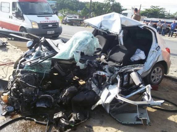 Suspeita é de que Peugeot colidiu ao fazer ultrapassagem