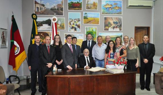Dia 1º de janeiro de 2016, marcou a posse da nova administração em 

Horizontina com Antonio Otacílio Lajus e Jones Jehn da Cunha