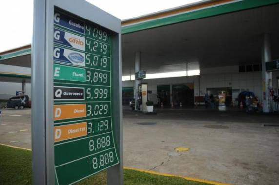 Gasolina não sofreu mudança; 

novo valor começa a ser aplicado a partir da meia-noite